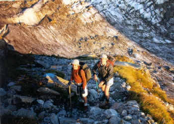 Remontée sur la rive droite du glacier de Tré La Tête