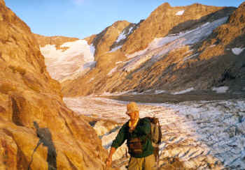 Vincent devant les crevasses du glacier de Tré la Tête
