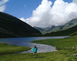 Thomas devant le Lac de la Plagne